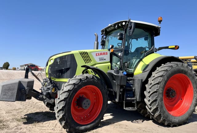 Image of CLAAS Axion 880 equipment image 2