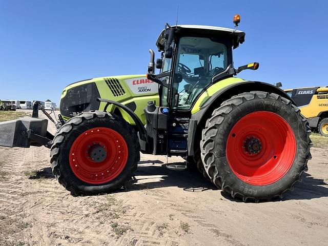 Image of CLAAS Axion 880 equipment image 1