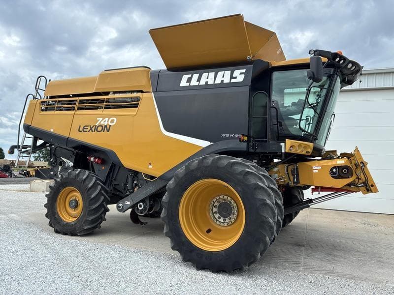 Image of CLAAS LEXION 740 Primary image