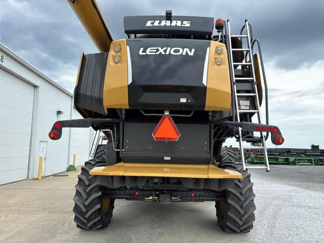 Image of CLAAS LEXION 740 equipment image 3
