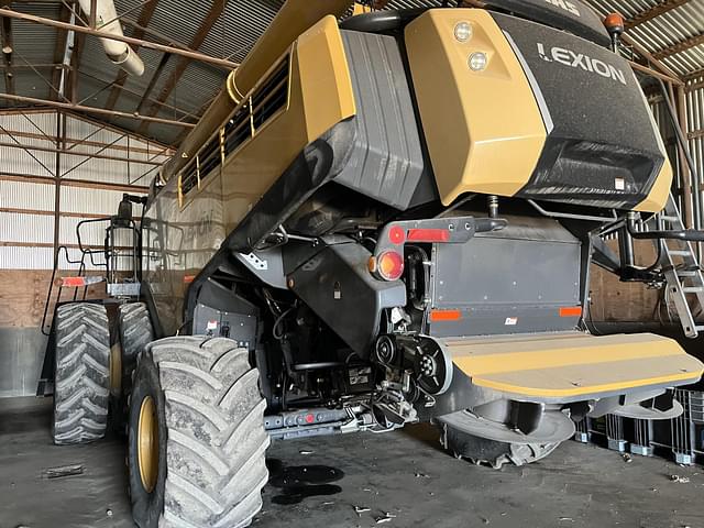 Image of CLAAS LEXION 740 equipment image 4