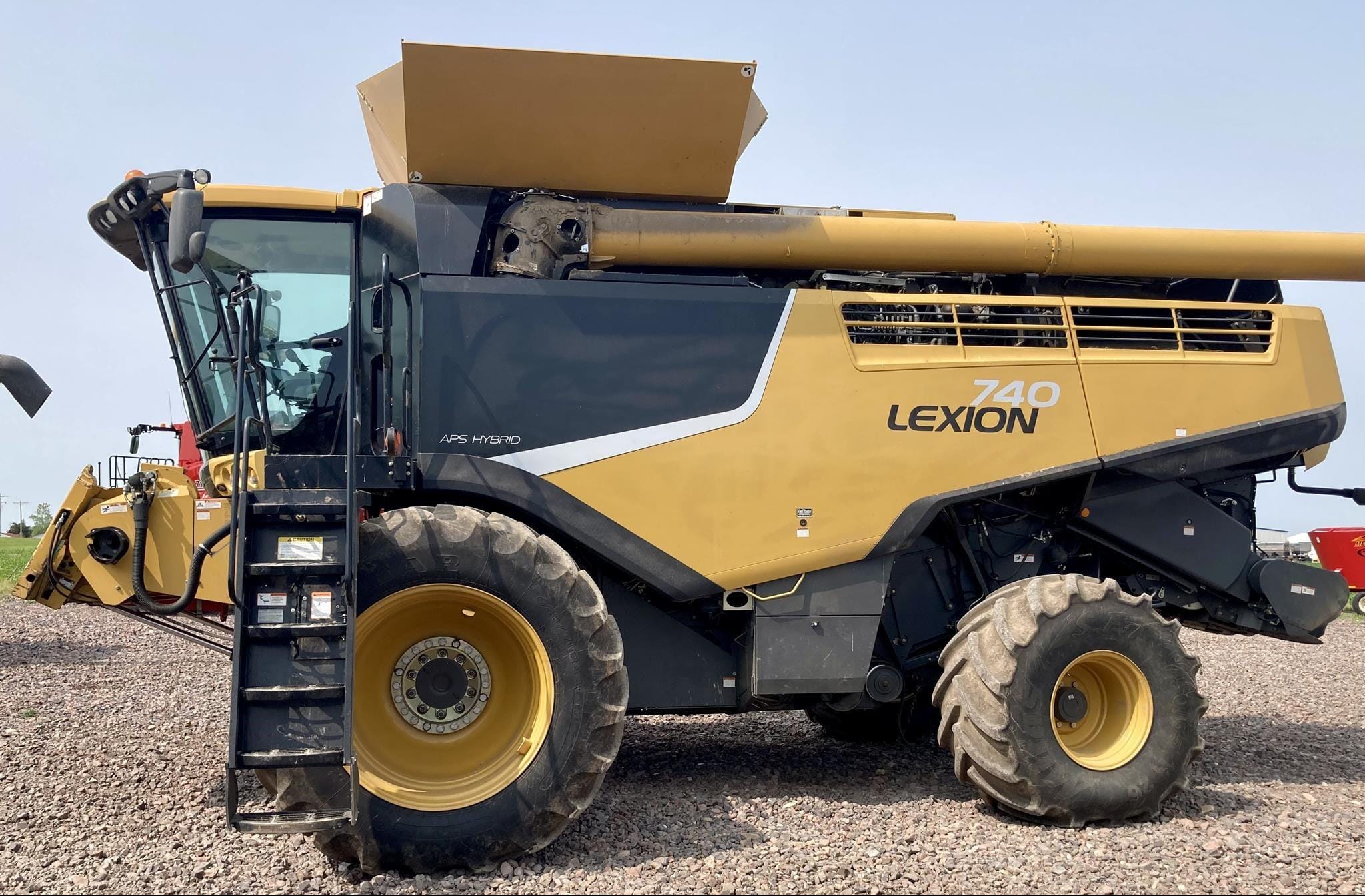 2017 CLAAS LEXION 740 Equipment Image0