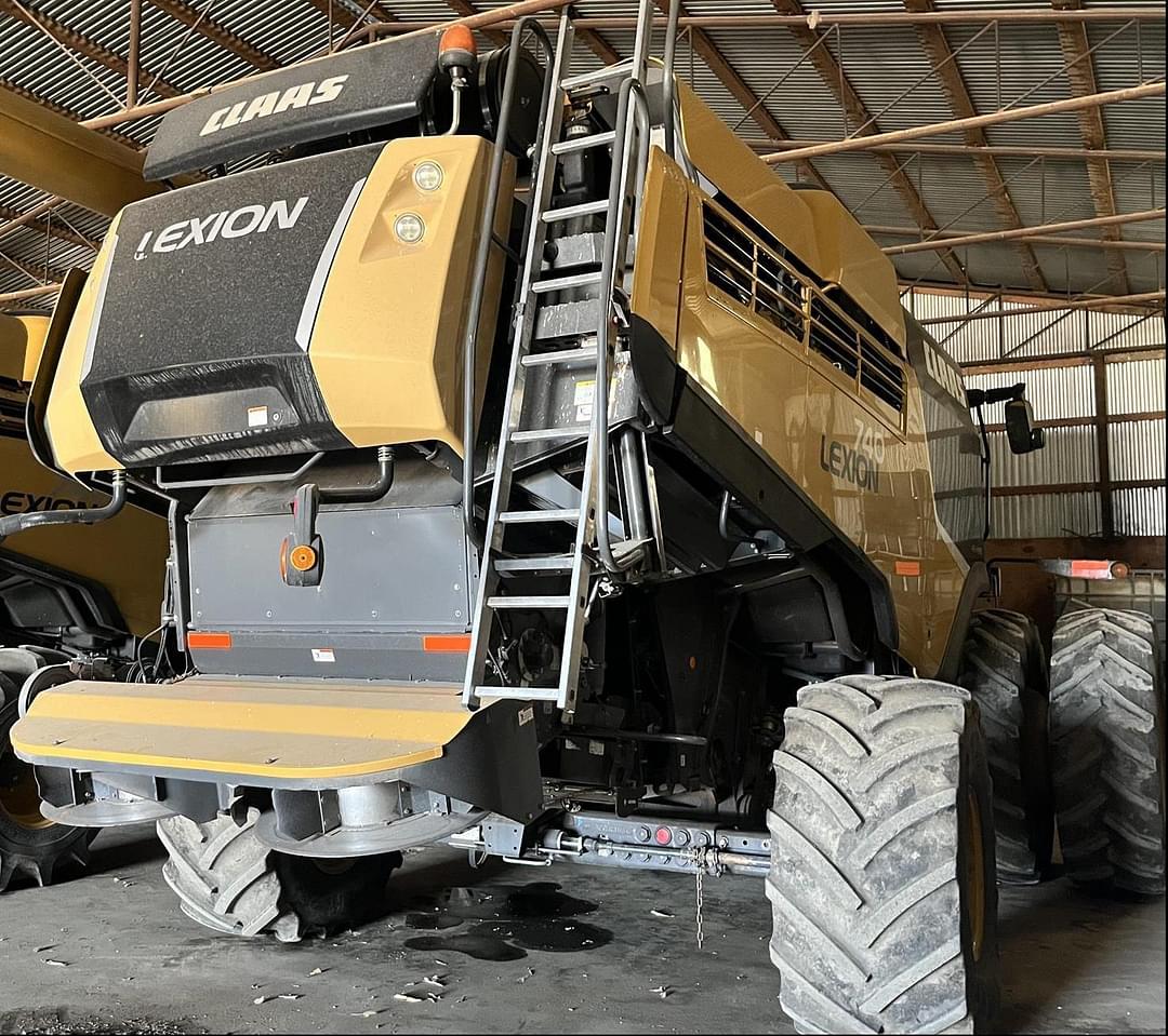 Image of CLAAS LEXION 740 Primary image