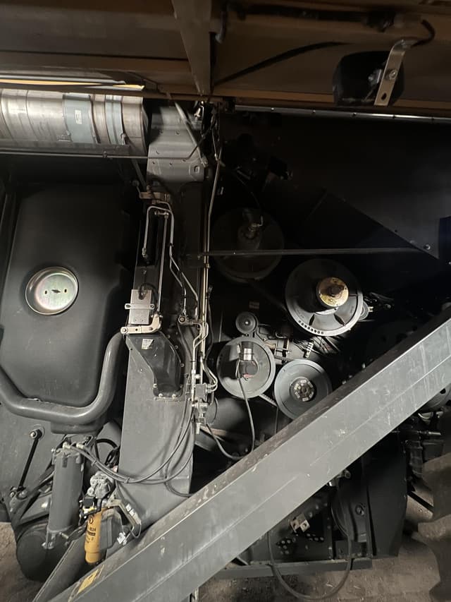 Image of CLAAS LEXION 740 equipment image 4