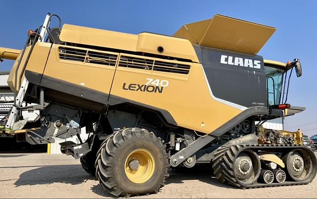 Image of CLAAS LEXION 740TT equipment image 2