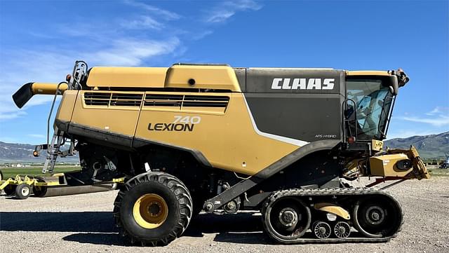 Image of CLAAS LEXION 740TT equipment image 4