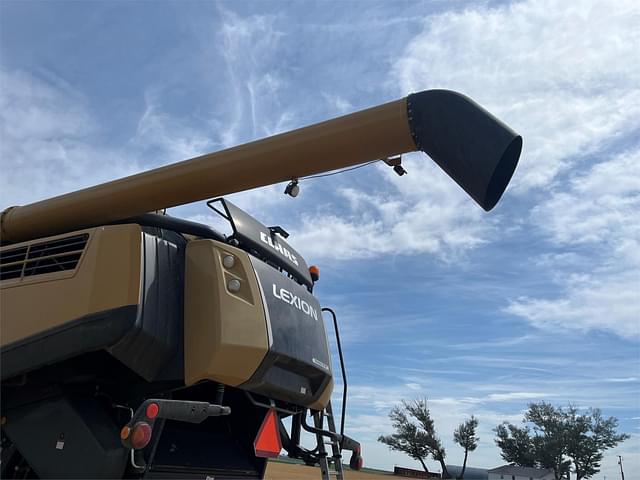 Image of CLAAS LEXION 740TT equipment image 4