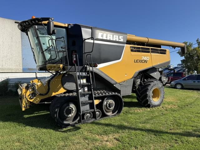 Image of CLAAS LEXION 740TT equipment image 1