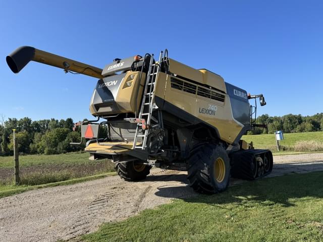 Image of CLAAS LEXION 740TT equipment image 4