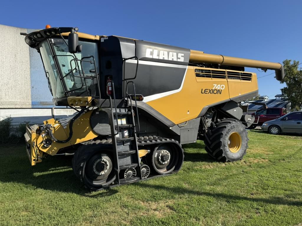 Image of CLAAS LEXION 740TT Primary image