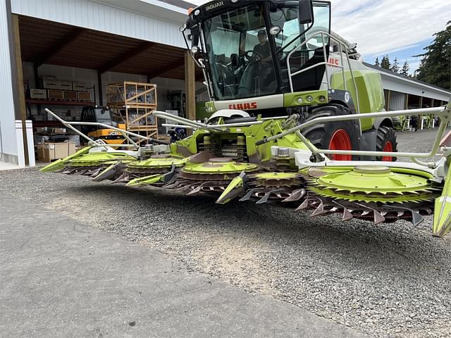 Image of CLAAS Orbis 750 equipment image 2