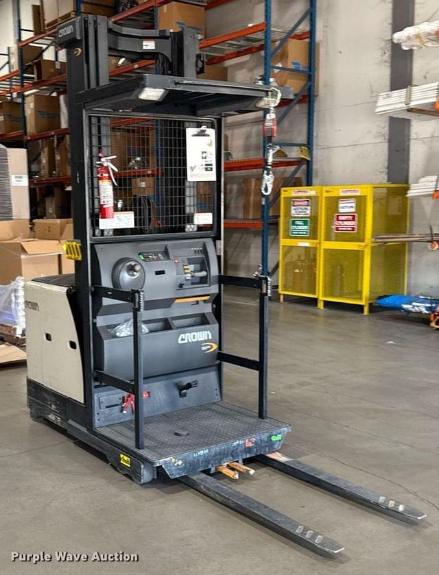 Image of Crown SP3520-30 equipment image 2