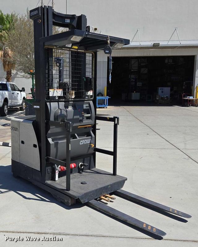 Image of Crown SP3520-30 equipment image 2