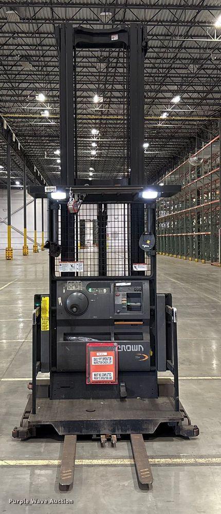 Image of Crown SP4050-30 equipment image 1