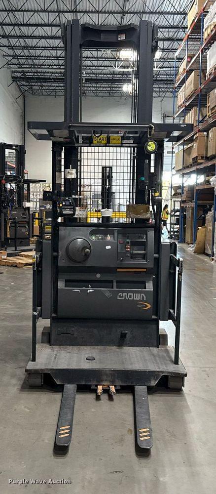 Image of Crown SP4050-30 equipment image 1