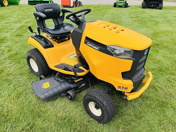 Image of Cub Cadet XT2 LX42 equipment image 3