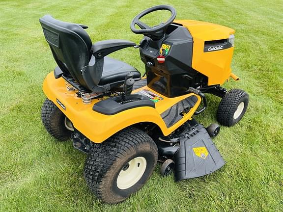 Image of Cub Cadet XT2 LX42 equipment image 4