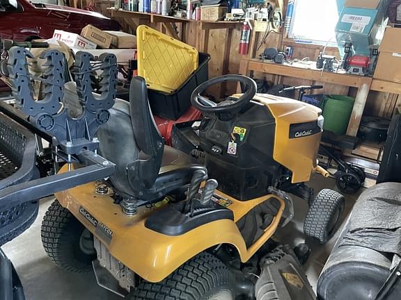 Image of Cub Cadet XT2 LX42 equipment image 4