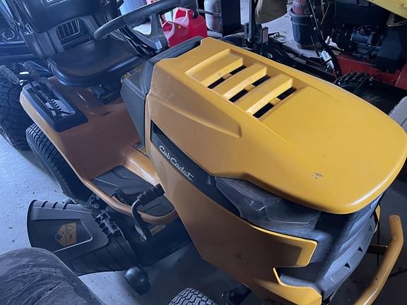 Image of Cub Cadet XT2 LX42 equipment image 3