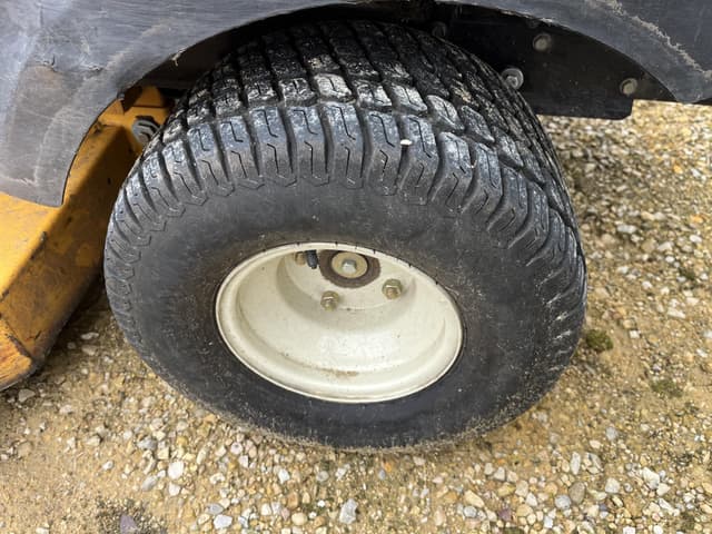 Image of Cub Cadet RZT SX equipment image 4