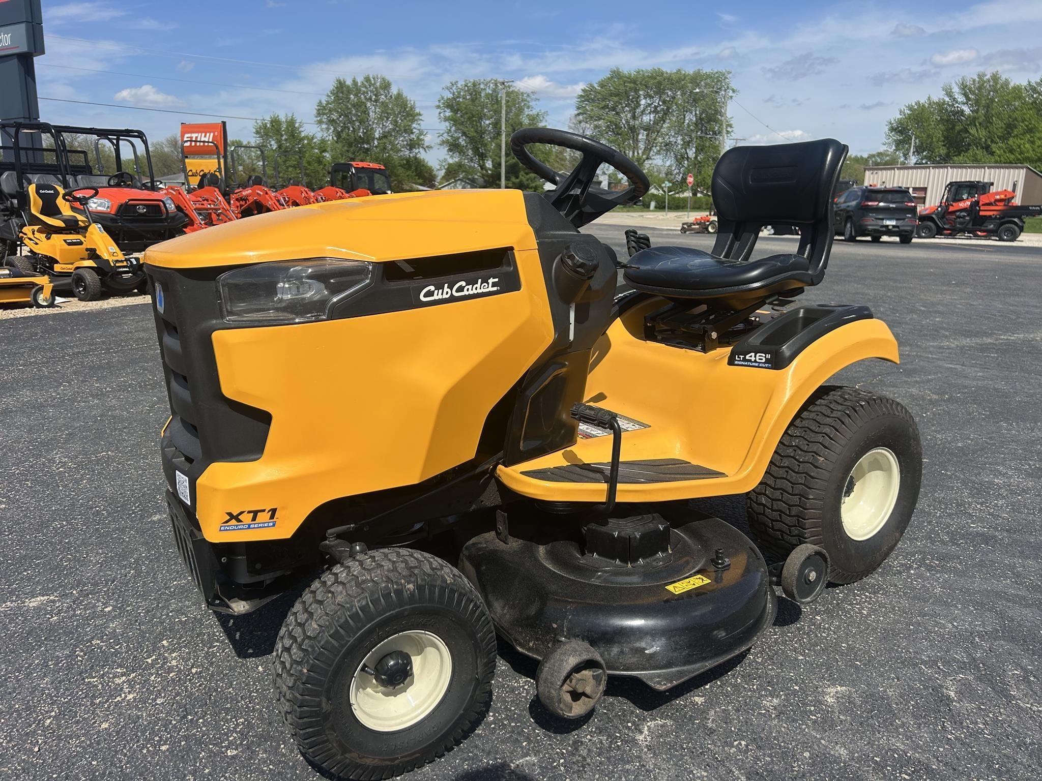 2017 Cub Cadet XT1 LT46 Equipment Image0