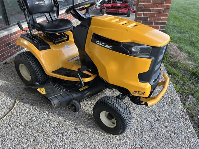 Image of Cub Cadet XT2 LX42 equipment image 2