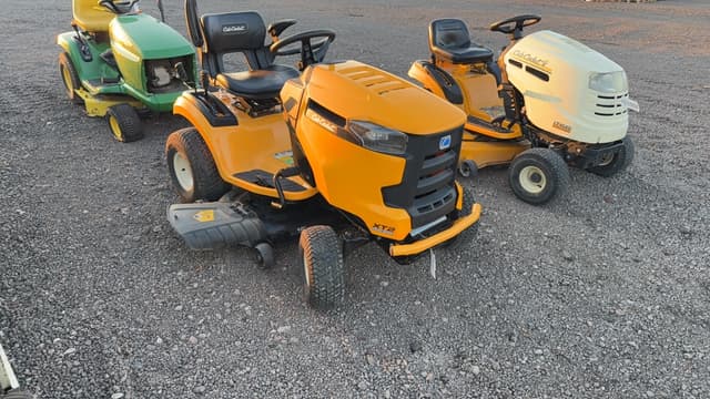 Image of Cub Cadet XT2 equipment image 2