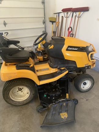 2017 Cub Cadet XT3 GSX Equipment Image0