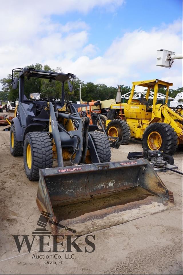 Image of John Deere 204L equipment image 1