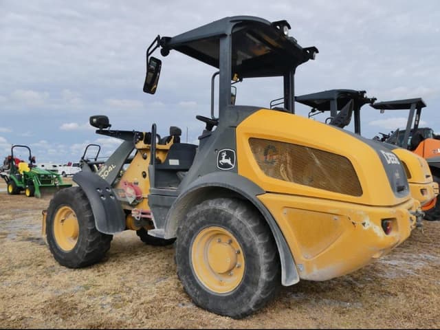 Image of John Deere 204L equipment image 3