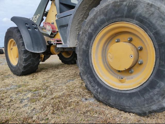 Image of John Deere 204L equipment image 4