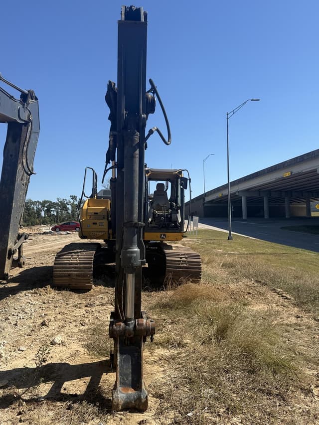 Image of John Deere 210G LC equipment image 2