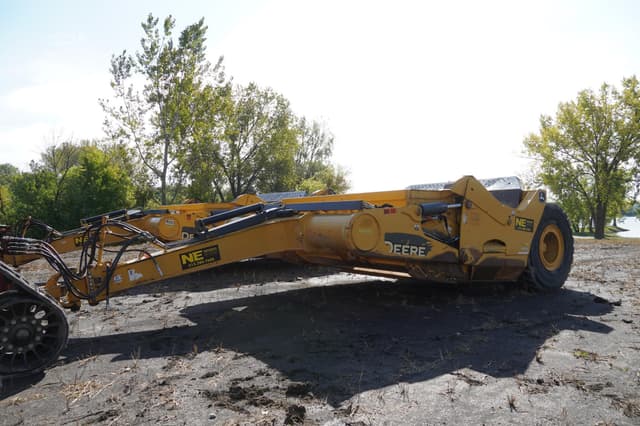 Image of John Deere 2412DE equipment image 2