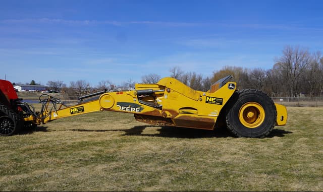 Image of John Deere 2412DE equipment image 1