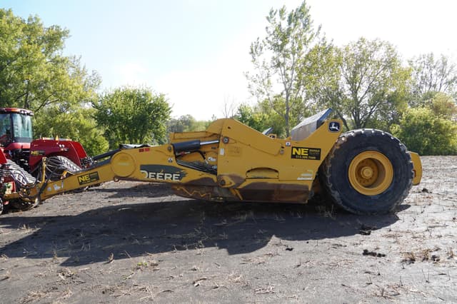 Image of John Deere 2412DE equipment image 1
