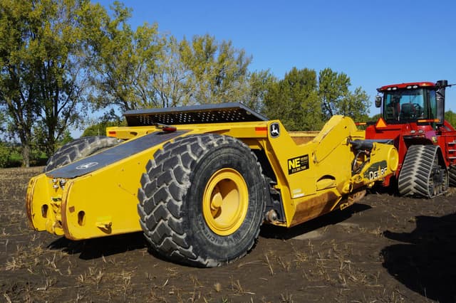 Image of John Deere 2412DE equipment image 4