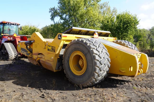 Image of John Deere 2412DE equipment image 4