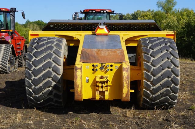 Image of John Deere 2412DE equipment image 3