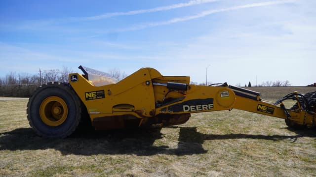 Image of John Deere 2412DE equipment image 4