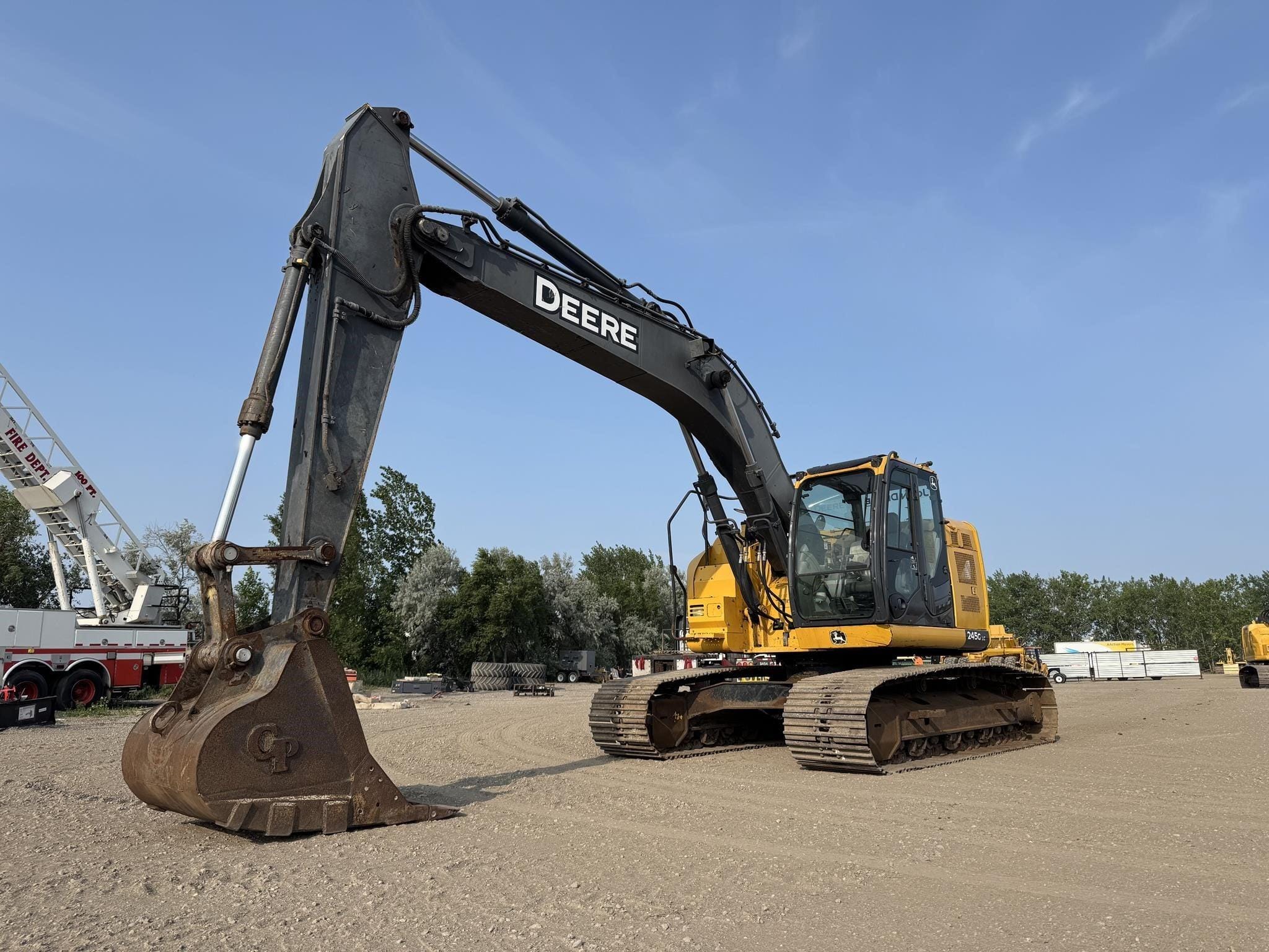 2017 John Deere 245G LC Equipment Image0
