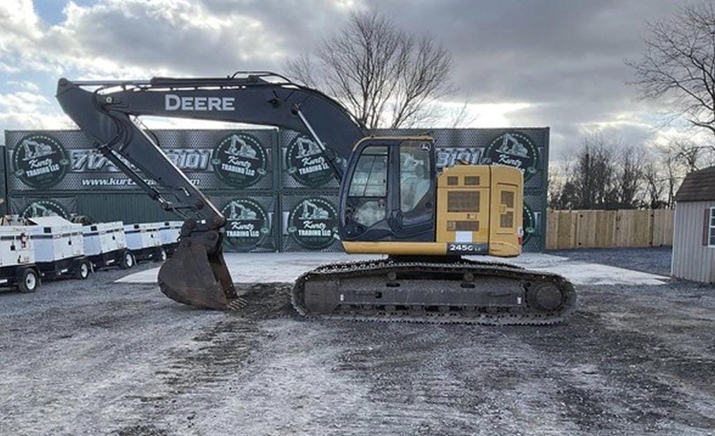 2017 John Deere 245G LC Equipment Image0