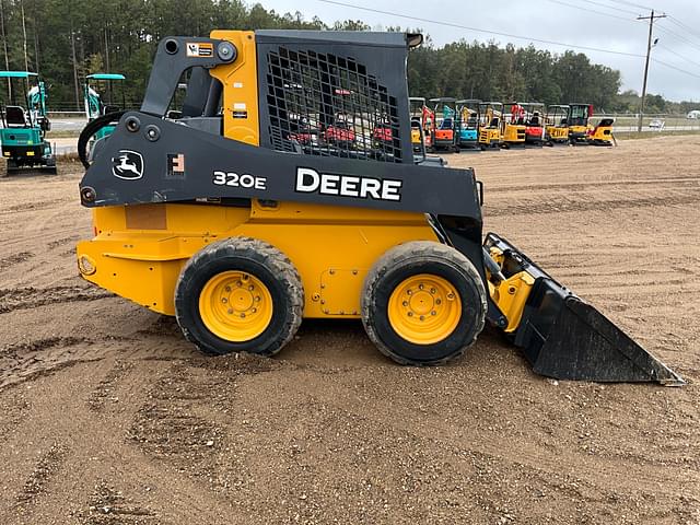 Image of John Deere 320E equipment image 3