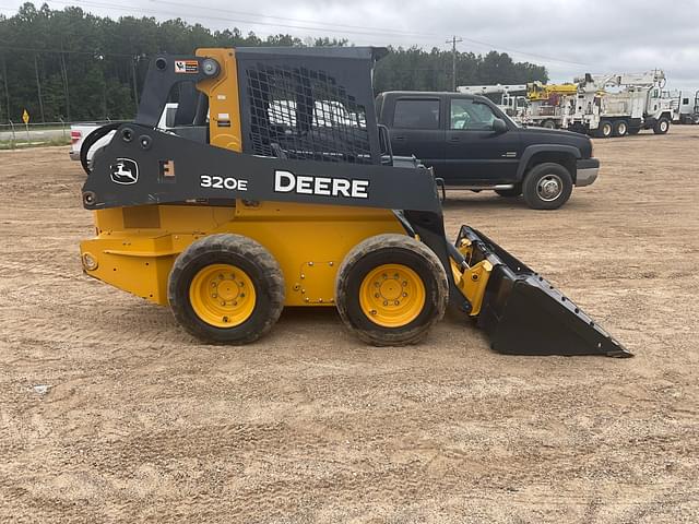 Image of John Deere 320E equipment image 3