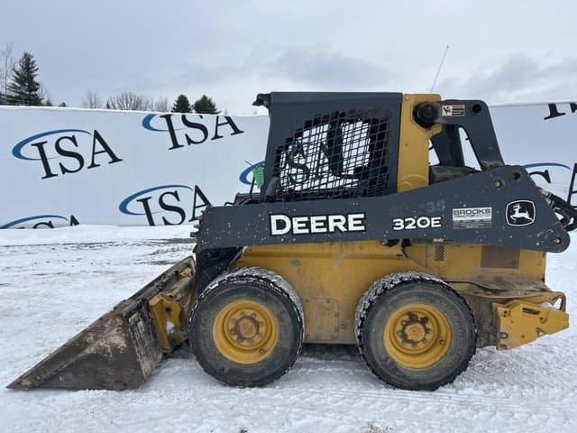 Image of John Deere 320E equipment image 1