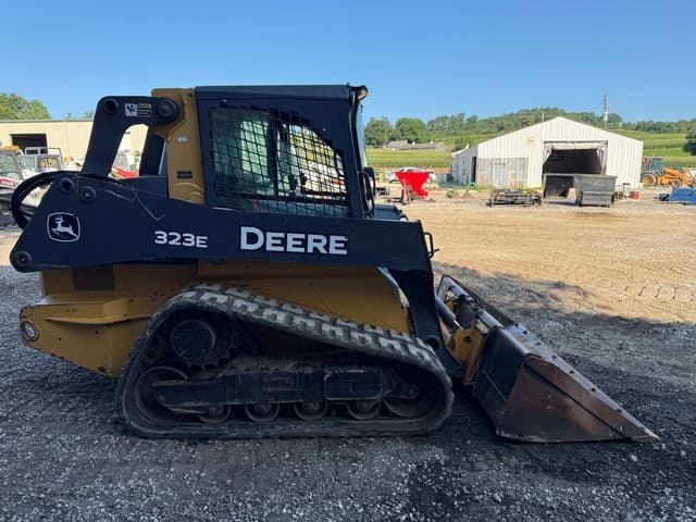 Image of John Deere 323E equipment image 4