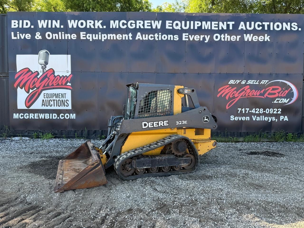 2017 John Deere 323E Equipment Image0