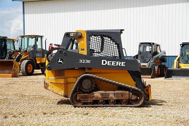 Image of John Deere 323E equipment image 3