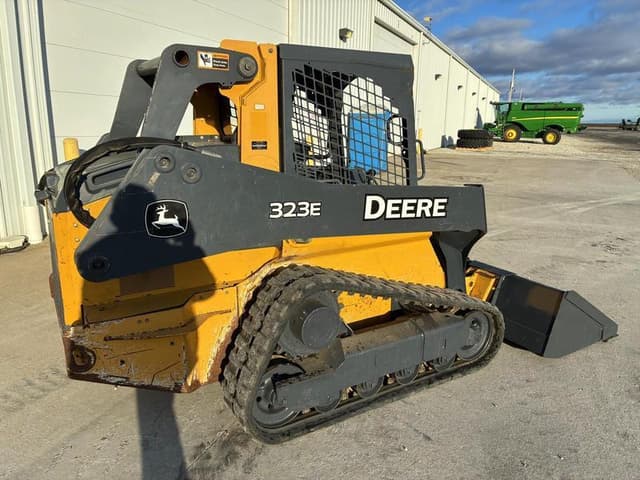 Image of John Deere 323E equipment image 3