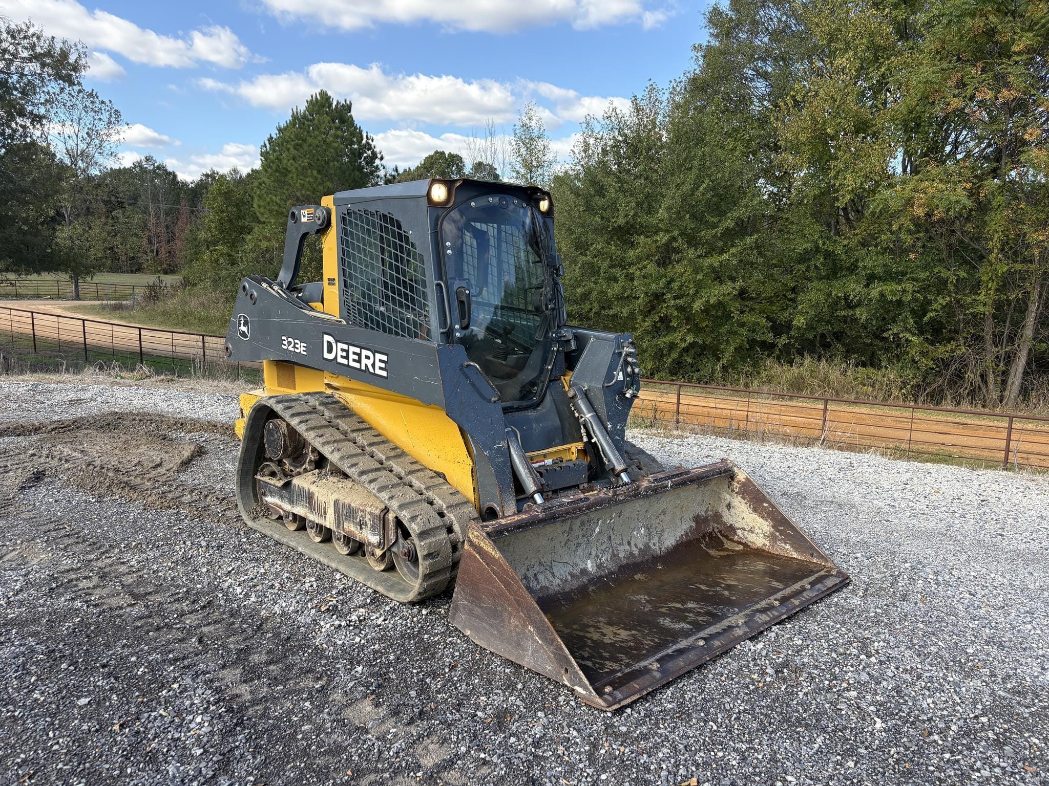 2017 John Deere 323E Equipment Image0