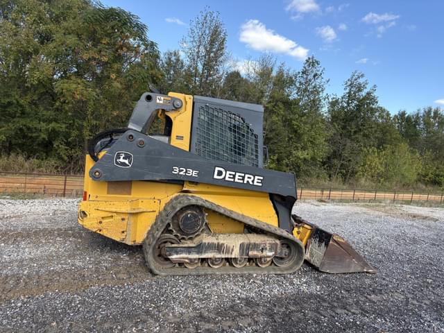 Image of John Deere 323E equipment image 3